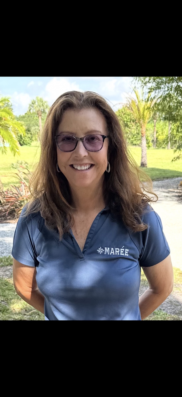 Jill Maree smiling in her Marée company shirt